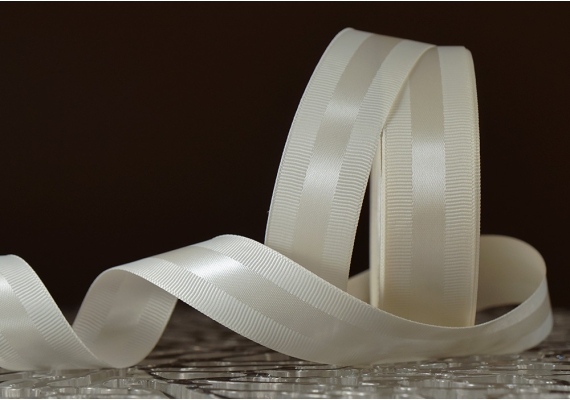 Стрічка репсова з атласною смугою (2,5 см *23 м), кремовий (№08) (1 рулон) Стрічка репсова з атласною смугою (2,5 см *23 м), кремовий (№08) (1 рулон)