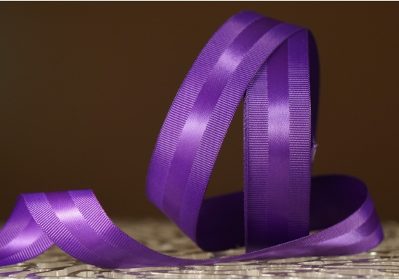 Стрічка репсова з атласною смугою (2,5 см *23 м), пурпурно-фіолетовий (№182) (1 рулон) Стрічка репсова з атласною смугою (2,5 см *23 м), пурпурно-фіолетовий (№182) (1 рулон)