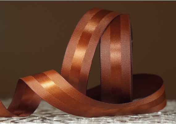 Стрічка репсова з атласною смугою (2,5 см *23 м), корчневий (№32) (1 рулон) Стрічка репсова з атласною смугою (2,5 см *23 м), корчневий (№32) (1 рулон)