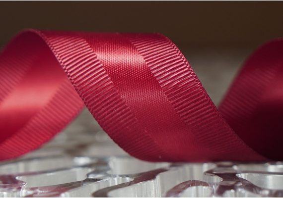 Стрічка репсова з атласною смугою (4 см *23 м), червоно-бордовий (№44) (1 рулон) Стрічка репсова з атласною смугою (4 см *23 м), червоно-бордовий (№44) (1 рулон)