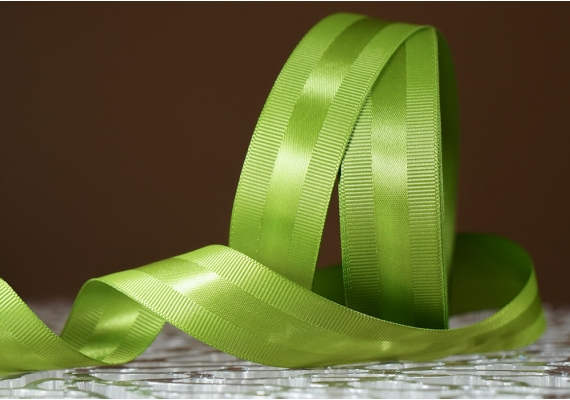 Стрічка репсова з атласною смугою (2,5 см *23 м), світло-зелений (№52) (1 рулон) Стрічка репсова з атласною смугою (2,5 см *23 м), світло-зелений (№52) (1 рулон)