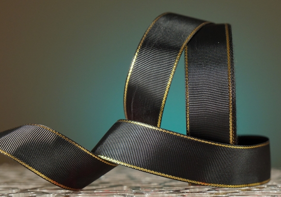 Репсова стрічка з люрексом, чорний з золотом (№030) (2,5 см *23 м) (1 рулон) Репсова стрічка з люрексом, чорний з золотом (№030) (2,5 см *23 м) (1 рулон)