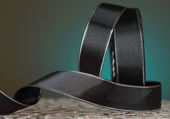 Репсова стрічка з люрексом, чорний зі сріблом (№030) (2,5 см *23 м) (1 рулон) Репсова стрічка з люрексом, чорний зі сріблом (№030) (2,5 см *23 м) (1 рулон)