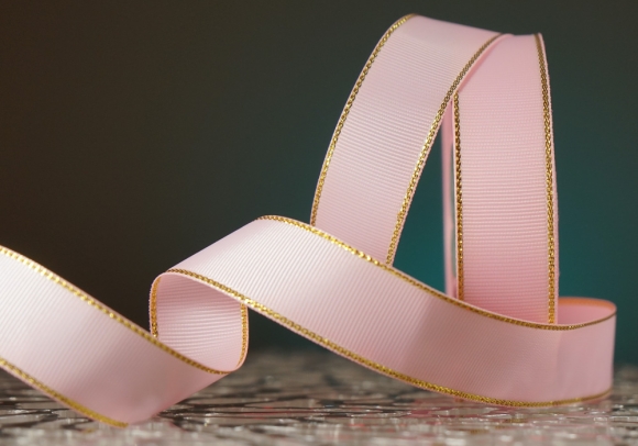 Репсова стрічка з люрексом, світло-розовий (№123) (2,5 см *23 м) (1 рулон) Репсова стрічка з люрексом, світло-розовий (№123) (2,5 см *23 м) (1 рулон)