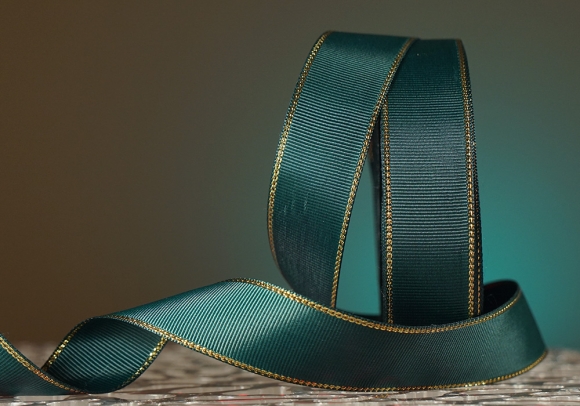 Репсова стрічка з люрексом, зелений з золотом (№593) (2,5 см *23 м) (1 рулон) Репсова стрічка з люрексом, зелений з золотом (№593) (2,5 см *23 м) (1 рулон)