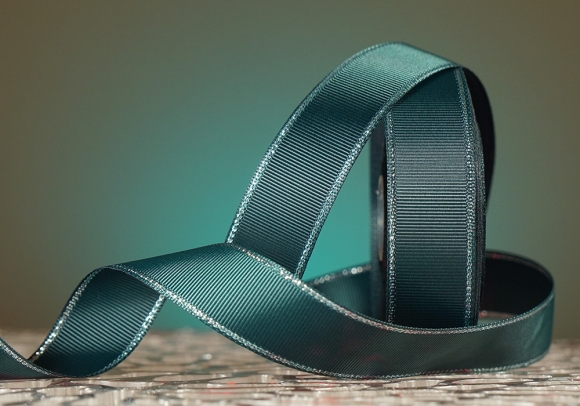 Репсова стрічка з люрексом, зелений зі срібним (№593S) (2,5 см *23 м) (1 рулон) Репсова стрічка з люрексом, зелений зі срібним (№593S) (2,5 см *23 м) (1 рулон)