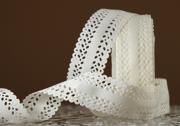 Стрічка репсова з перфорацією (3,5 см *20 м), молочний (№42m) (1рулон)