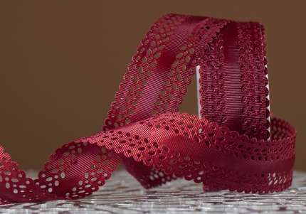 Стрічка репсова з перфорацією (3,5 см *20 м), бордовий (№48m) (1рулон)