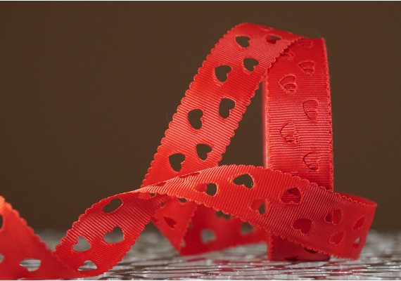 Стрічка репсова з перфорацією "СЕРЦЕ" (2,5 см *20 м), червоний (№26m) (1рулон) Стрічка репсова з перфорацією "СЕРЦЕ" (2,5 см *20 м), червоний (№26m) (1рулон)