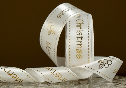 Атласна новорічна стрічка Merry Christmas білий (2,5 см *23 м)