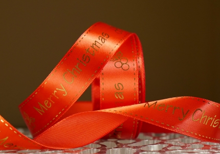 Атласна новорічна стрічка Merry Christmas червоний (2,5 см *23 м)