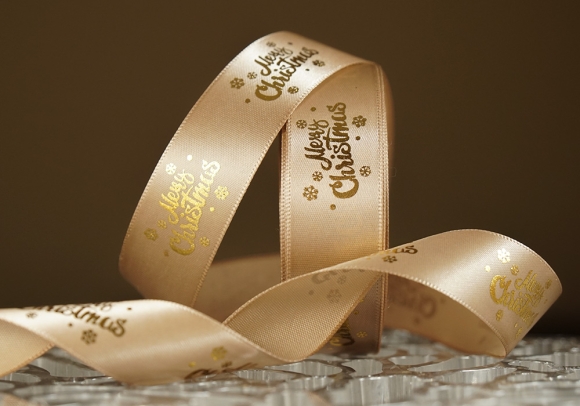 Атласна новорічна стрічка Merry Christmas-2 світло-коричневий (2,5 см *23 м)(1рулон)