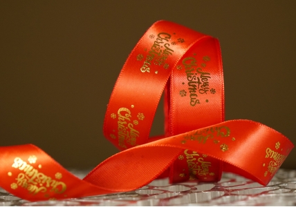 Атласна новорічна стрічка Merry Christmas-2 червоний (2,5 см *23 м)(1рулон)