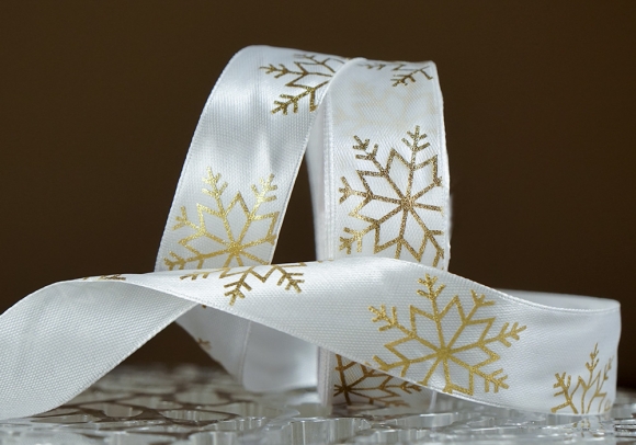 Атласна новорічна стрічка "Сніжинки" білий (2,5 см *23 м)(1рулон)