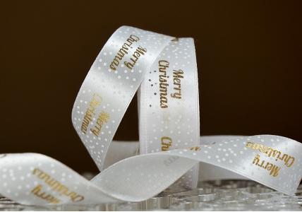 Атласна новорічна стрічка Merry Christmas-3 білий (2,5 см *23 м)(1рулон)