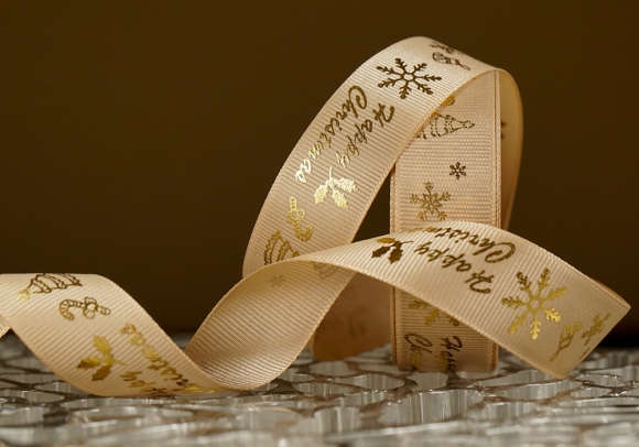 Репсова новорічна стрічка "Happy Christmas" світло-коричневий (2,5 см *23 м) (1рулон)