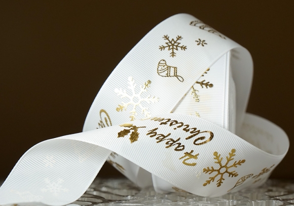 Репсова новорічна стрічка "Happy Christmas" білий (4,0 см *23 м) (1рулон) Репсова новорічна стрічка "Happy Christmas" білий (4,0 см *23 м) (1рулон)