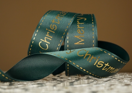 Репсова новорічна стрічка "Merry Christmas" зелений (4,0 см *23 м) (1рулон)