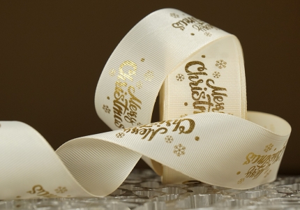 Репсова новорічна стрічка "Merry Christmas-2" молочний (4,0 см *23 м) (1рулон)