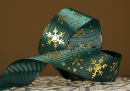 Репсова новорічна стрічка "Сніжинки" зелений (4,0 см *23 м) (1рулон)