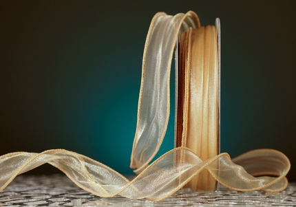 Органза хвиляста карамельний колір з кантом (3,0 см *23 м), (1рулон)