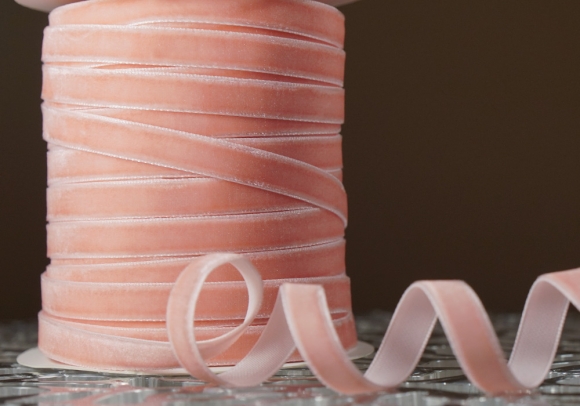 Стрічка оксамитова (велюр) 1,0см рожево-персикова (№C06) (1,0 см*45м) (1 рулон)