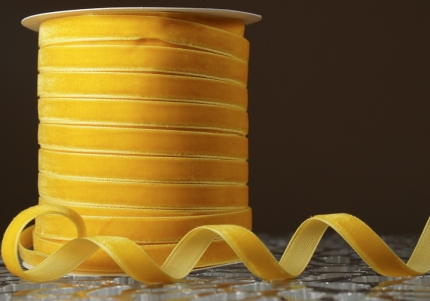 Стрічка оксамитова (велюр) 1,0см жовта (№C13) (1,0 см*45м) (1 рулон)