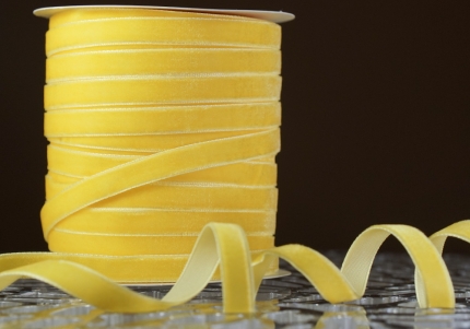 Стрічка оксамитова (велюр) 1,0см світло-жовта (№C54) (1,0 см*45м) (1 рулон)