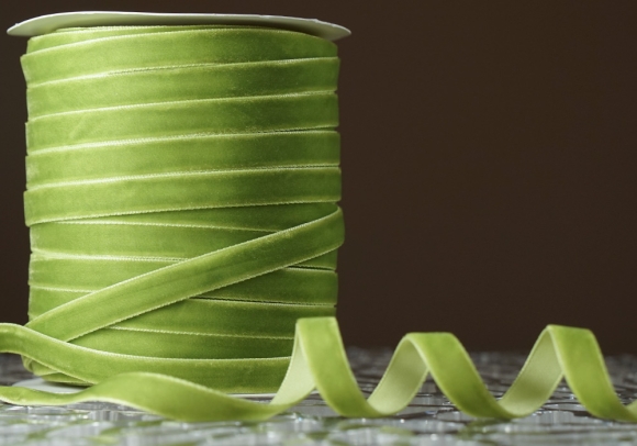 Стрічка оксамитова (велюр) 1,0см травнево-зелена (№C26) (1,0 см*45м) (1 рулон)