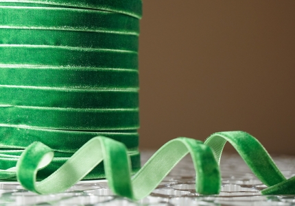 Стрічка оксамитова (велюр) 1,0см зелена (№C27) (1,0 см*45м) (1 рулон)