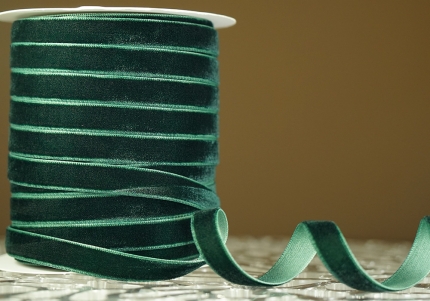 Стрічка оксамитова (велюр) 1,0см зелена (№C59) (1,0 см*45м) (1 рулон)