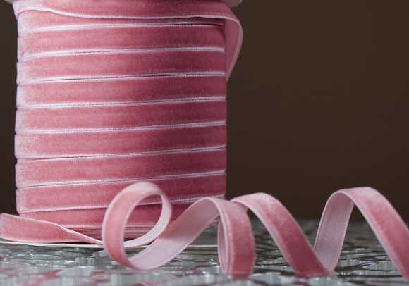 Стрічка оксамитова (велюр) 1,0см блідо-рожева (№76) (1,0 см*45м) (1 рулон)