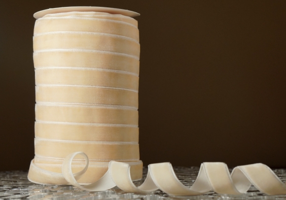 Стрічка оксамитова (велюр) кремова (№01) (1,5 см*45м) (1 рулон)