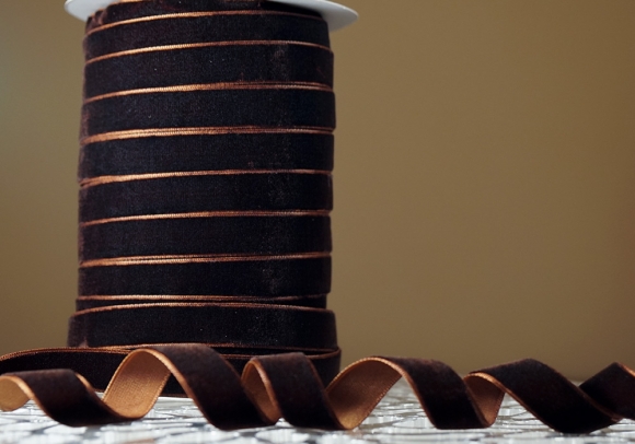 Стрічка оксамитова (велюр) коричнева (№22) (1,5 см*45м) (1 рулон)