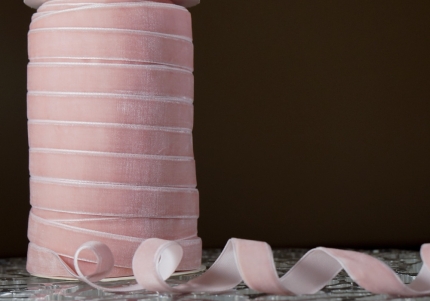 Стрічка оксамитова (велюр) пудрова (№39) (1,5 см*45м) (1 рулон)