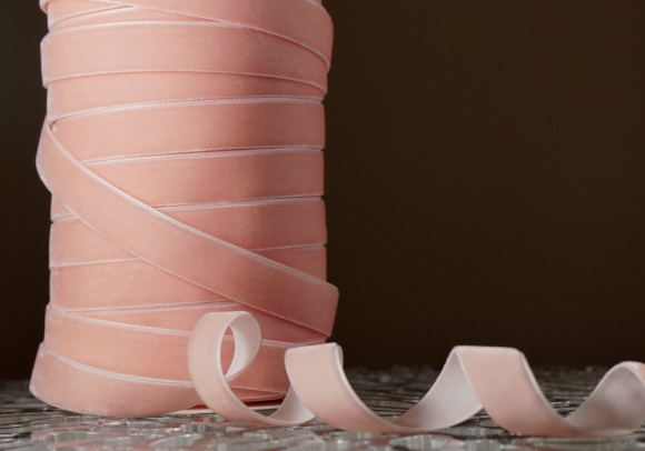 Стрічка оксамитова (велюр) персикова (№C09) (1,5 см*45м) (1 рулон)