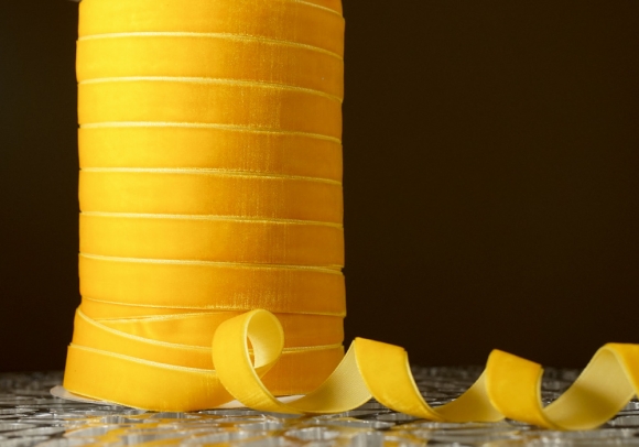 Стрічка оксамитова (велюр) жовта (№C13) (1,5 см*45м) (1 рулон)