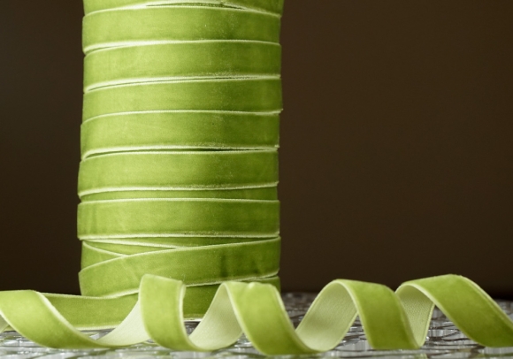 Стрічка оксамитова (велюр) травнево-зелена (№C26) (1,5 см*45м) (1 рулон)