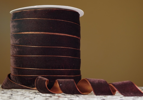 Стрічка оксамитова (велюр) 2,5 см, коричневий (№22) (1 рулон) (45м)