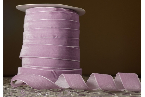 Стрічка оксамитова (велюр) 2,5 см, світло-бузковий (№40) (1 рулон) (45м) Стрічка оксамитова (велюр) 2,5 см, світло-бузковий (№40) (1 рулон) (45м)