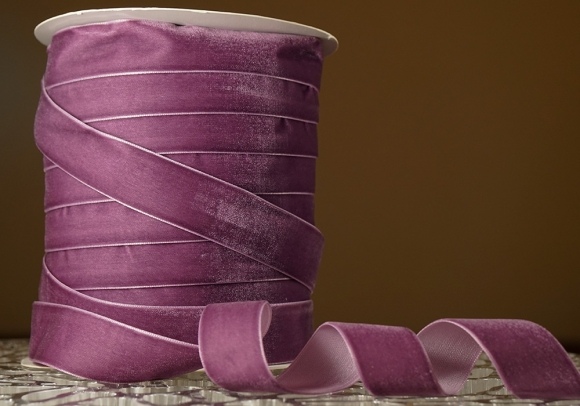Стрічка оксамитова (велюр) 2,5 см, бузковий (№41) (1 рулон) (45м) Стрічка оксамитова (велюр) 2,5 см, бузковий (№41) (1 рулон) (45м)