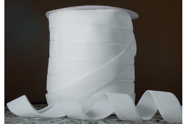 Стрічка оксамитова (велюр) 2,5 см, білий (№C01) (1 рулон) (45м) Стрічка оксамитова (велюр) 2,5 см, білий (№C01) (1 рулон) (45м)