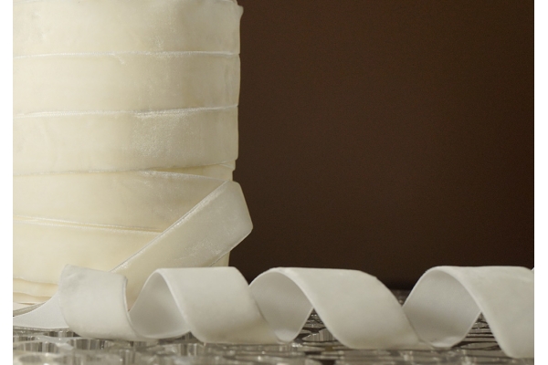 Стрічка оксамитова (велюр) 2,5 см, молочний (Ivory) (№C02) (1 рулон) (45м) Стрічка оксамитова (велюр) 2,5 см, молочний (Ivory) (№C02) (1 рулон) (45м)