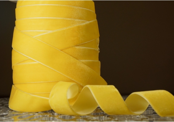 Стрічка оксамитова (велюр) 2,5 см, світло-жовтий (№C15) (1 рулон) (45м) Стрічка оксамитова (велюр) 2,5 см, світло-жовтий (№C15) (1 рулон) (45м)