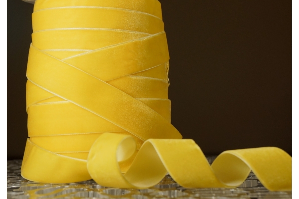 Стрічка оксамитова (велюр) 2,5 см, світло-жовтий (№C15) (1 рулон) (45м) Стрічка оксамитова (велюр) 2,5 см, світло-жовтий (№C15) (1 рулон) (45м)