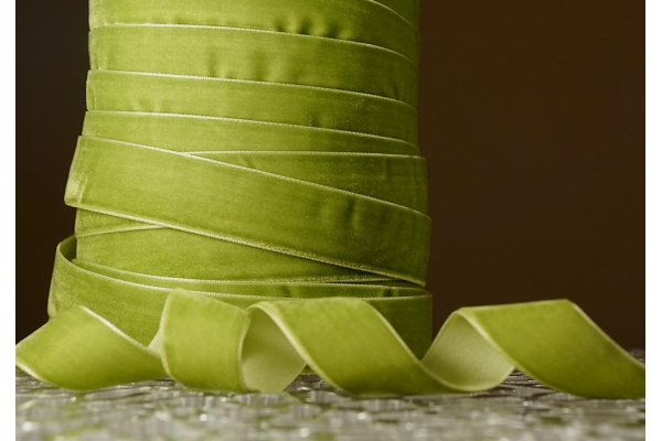 Стрічка оксамитова (велюр) 2,5 см, травнево-зелений (№C26) (1 рулон) (45м) Стрічка оксамитова (велюр) 2,5 см, травнево-зелений (№C26) (1 рулон) (45м)