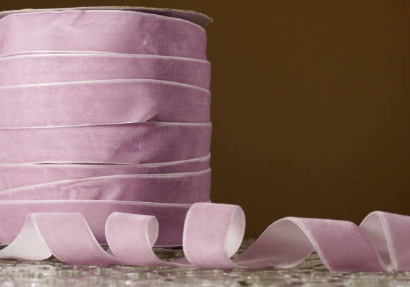 Стрічка оксамитова (велюр) 2,5 см, блідо-бузковий (№C38) (1 рулон) (45м) Стрічка оксамитова (велюр) 2,5 см, блідо-бузковий (№C38) (1 рулон) (45м)