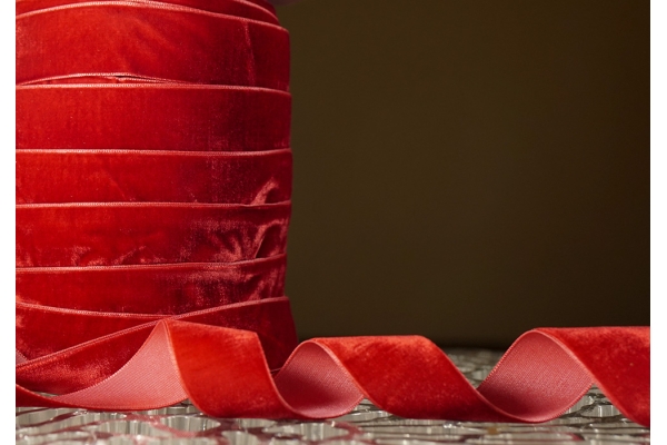 Стрічка оксамитова (велюр) 2,5 см, червоний (гарячий) (№C53) (1 рулон) (45м) Стрічка оксамитова (велюр) 2,5 см, червоний (гарячий) (№C53) (1 рулон) (45м)