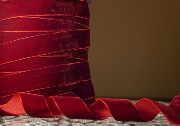 Стрічка оксамитова (велюр) 2,5 см, червоний (№C54) (1 рулон) (45м)