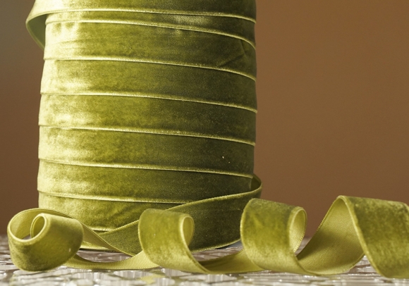 Стрічка оксамитова (велюр) 2,5 см, жовто-зелений (№C56) (1 рулон) (45м)